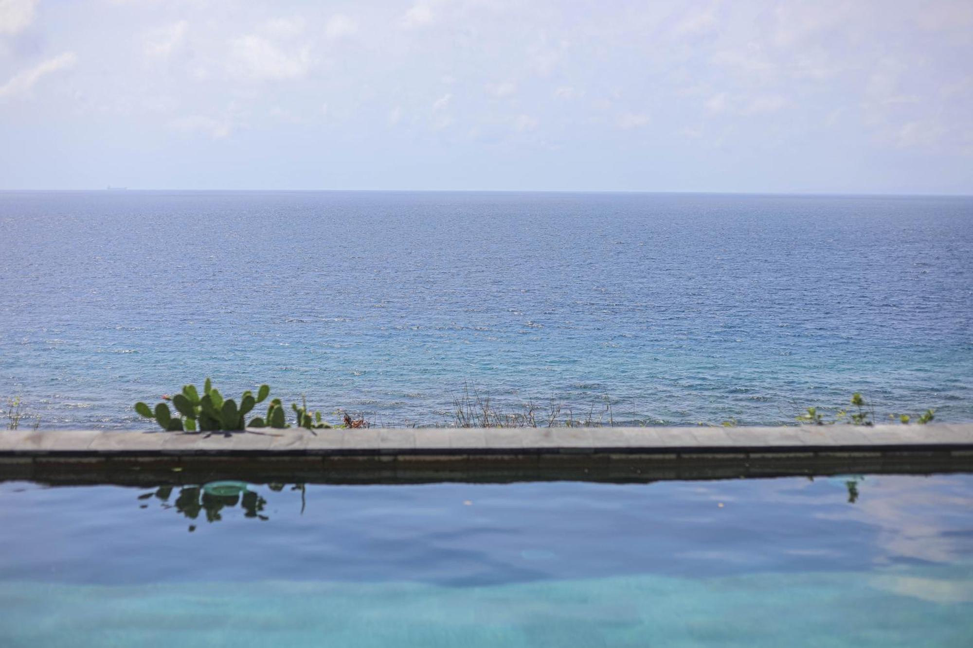 Manta Cottages With Sea View Batununggul Esterno foto