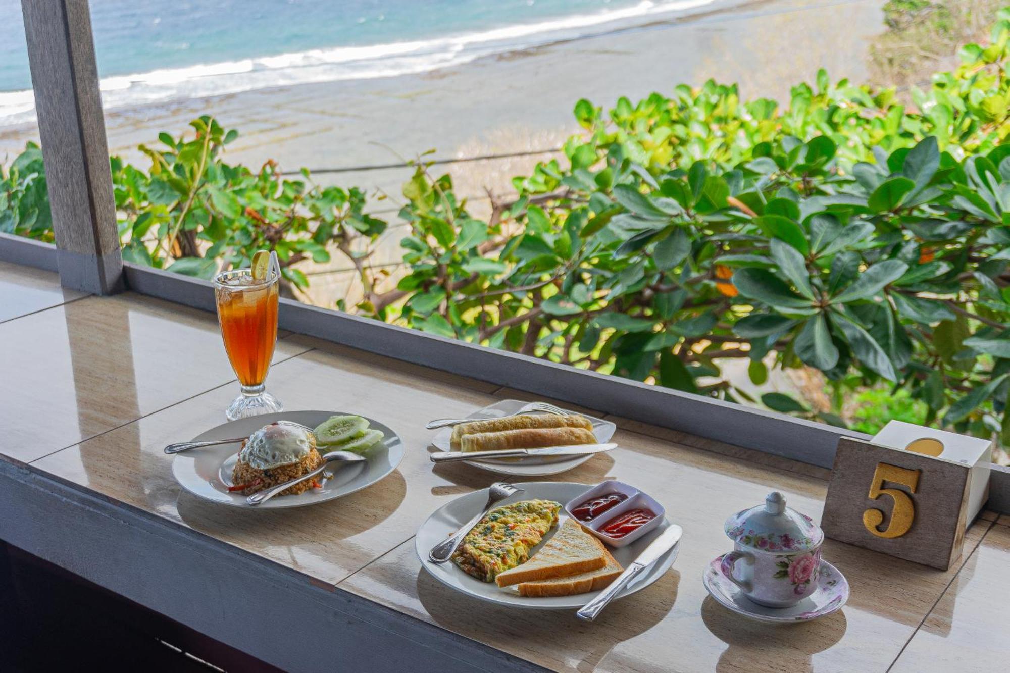 Manta Cottages With Sea View Batununggul Esterno foto