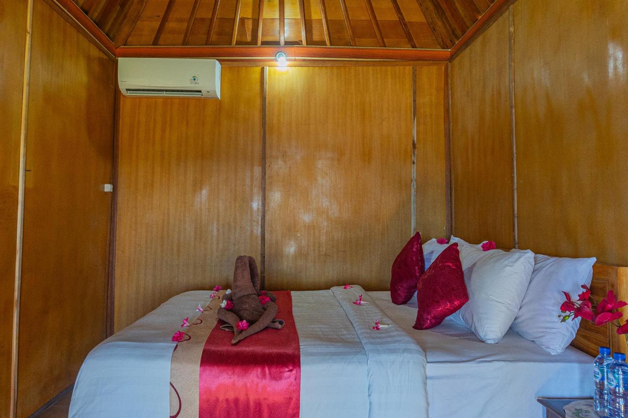 Manta Cottages With Sea View Batununggul Esterno foto