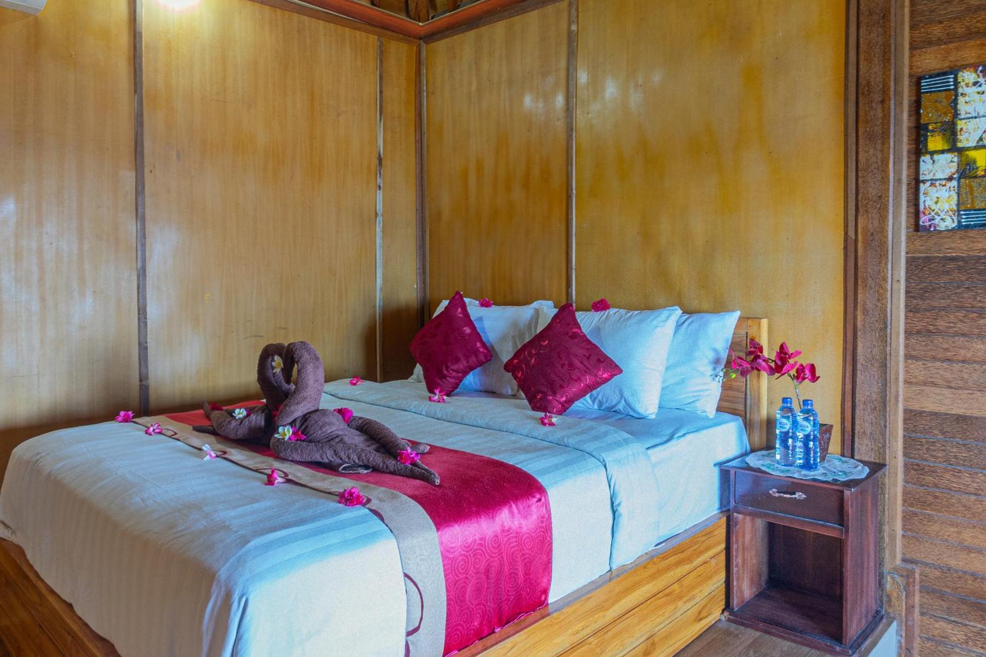 Manta Cottages With Sea View Batununggul Esterno foto